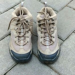 Columbia woman's size6 hiking boot